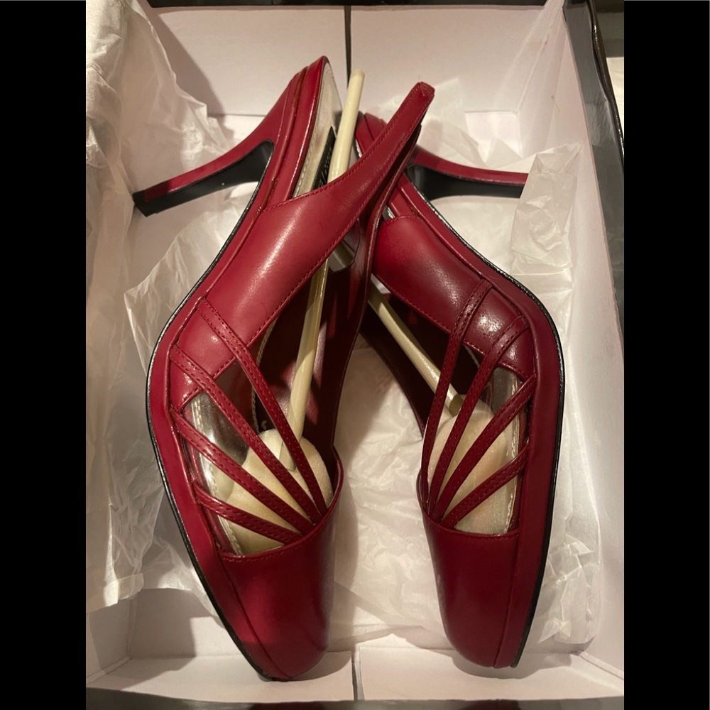 Brand new from White House/Black